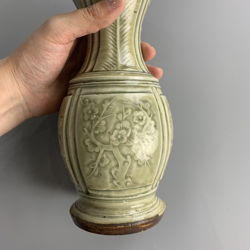 明代 龙泉窑青黄釉刻花盘口瓶 - 图7
