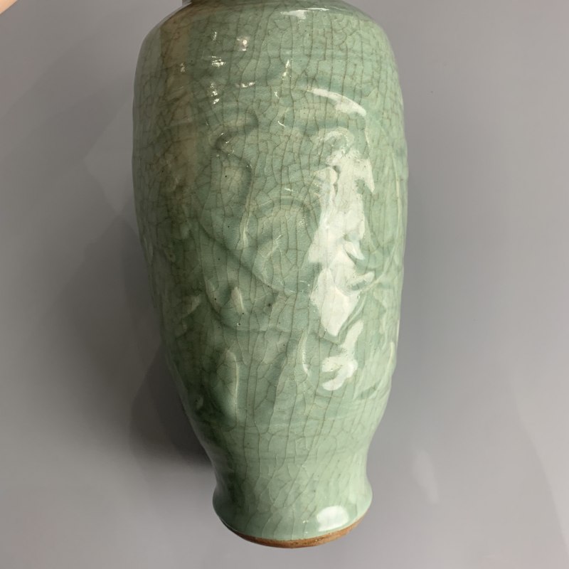 明代 龙泉窑青釉浮雕折枝花卉纹筒瓶 - 图6