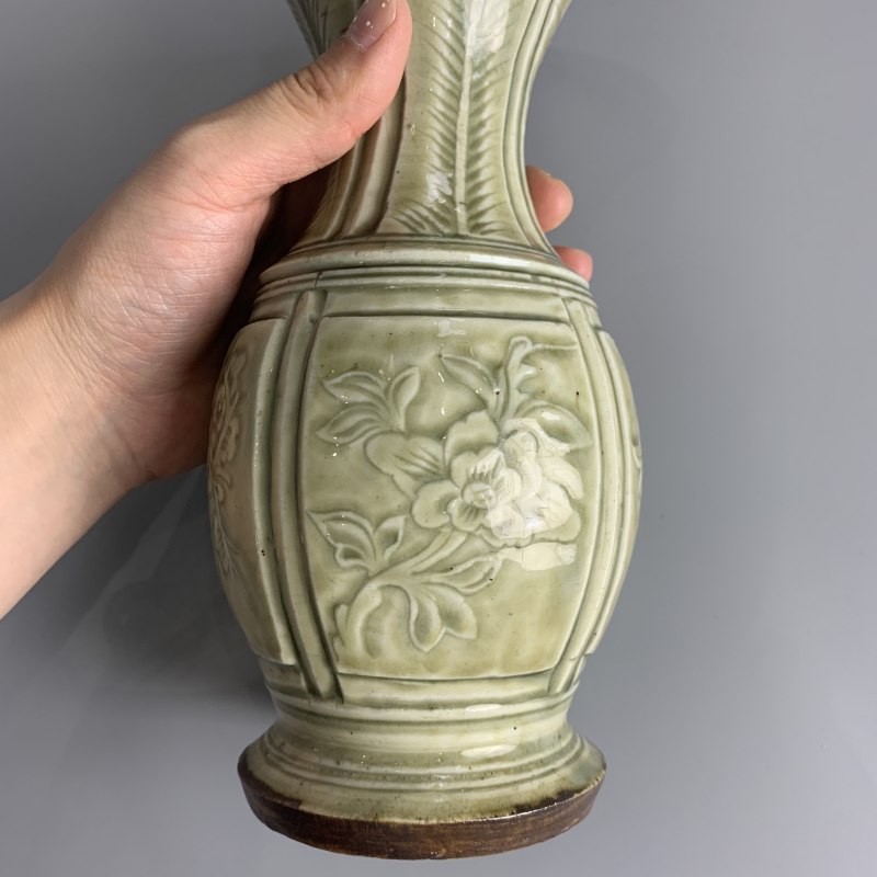明代 龙泉窑青黄釉刻花盘口瓶 - 图10