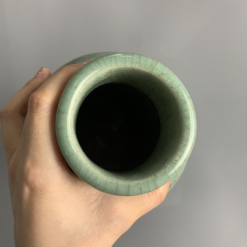 明代 龙泉窑青釉浮雕折枝花卉纹筒瓶 - 图9