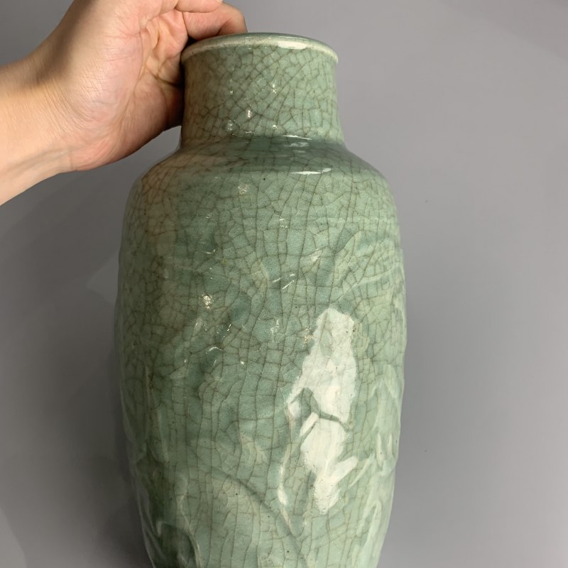 明代 龙泉窑青釉浮雕折枝花卉纹筒瓶 - 图10