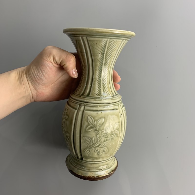 明代 龙泉窑青黄釉刻花盘口瓶 - 图4