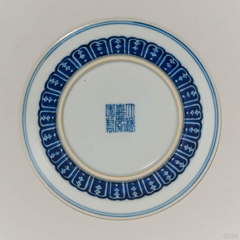 清嘉庆 青花矾红龙纹盏托 - 图2