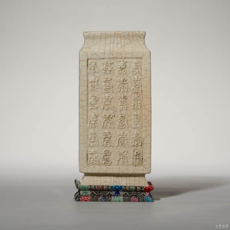 清中期 浆胎寿字纹方瓶