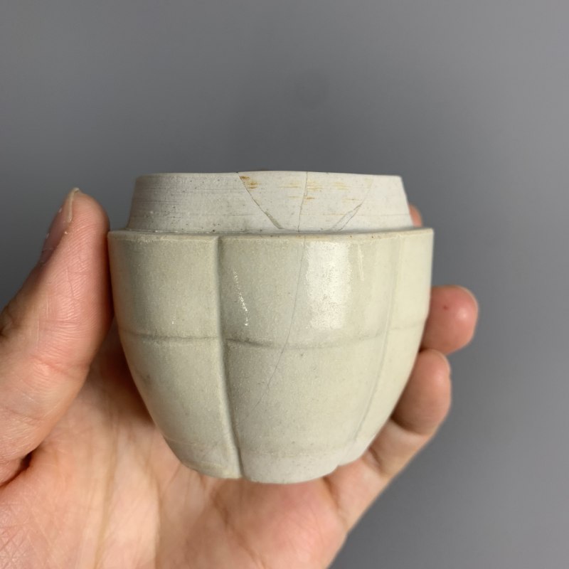 明代 青白釉瓜棱胭脂盒 - 图11
