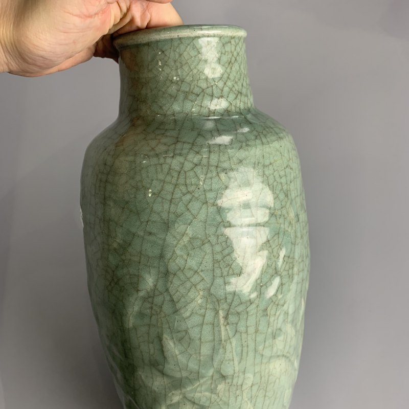 明代 龙泉窑青釉浮雕折枝花卉纹筒瓶 - 图4