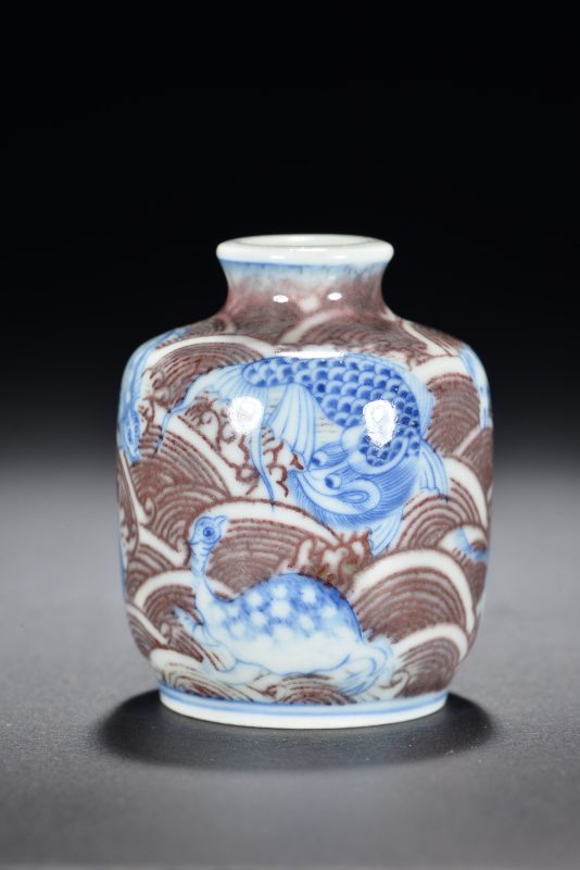 清 青花釉里红海八怪鼻烟壶