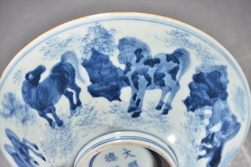清 青花八骏图纹斗笠碗（2件） - 图5