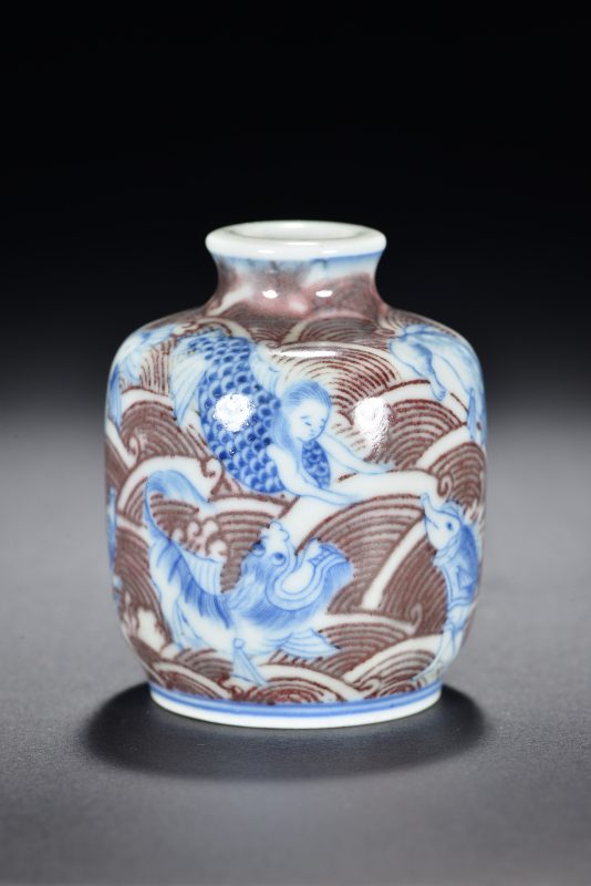 清 青花釉里红海八怪鼻烟壶 - 图3