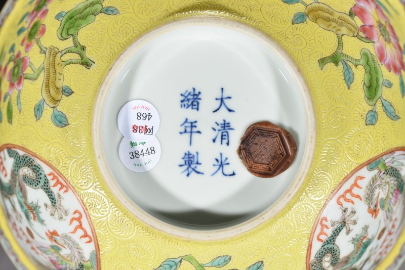 清 内青花外粉彩轧道开光龙凤纹碗 - 图2