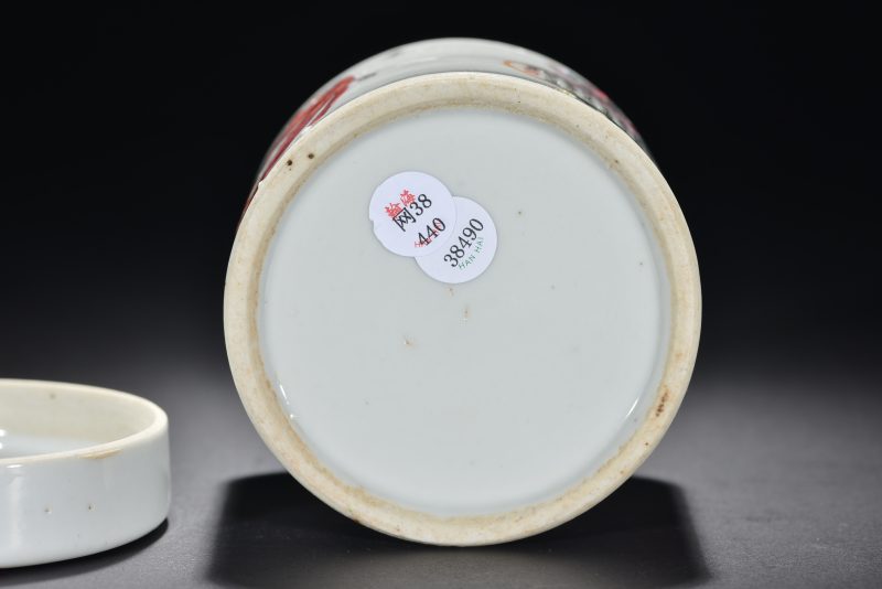 清 粉彩无双谱盖罐 - 图10