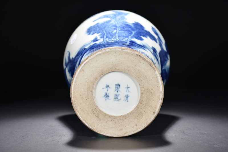 清 青花山水故事图梅瓶 - 图5