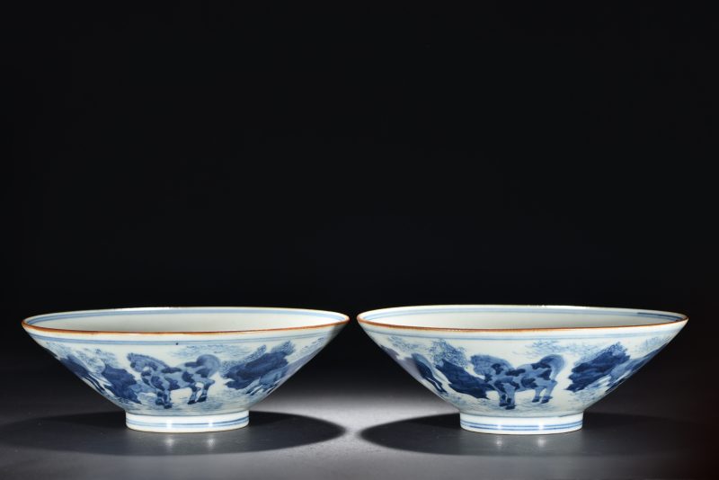 清 青花八骏图纹斗笠碗（2件） - 图1