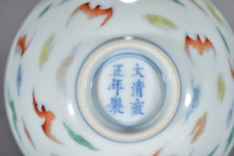 清 斗彩云蝠纹杯 - 图7