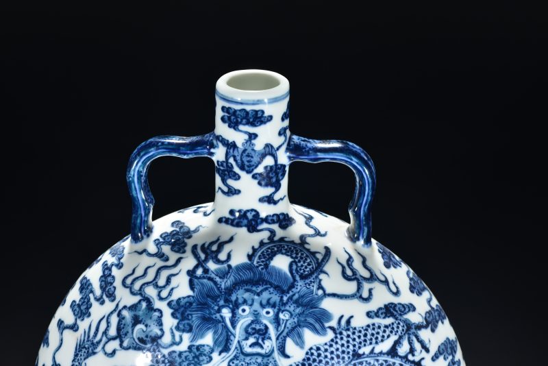 清 青花立龙纹抱月瓶 - 图3