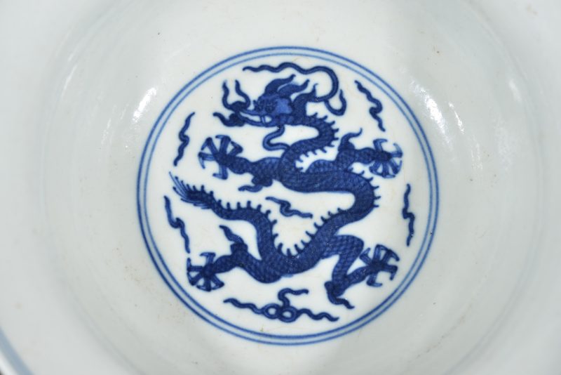 清 青花折沿龙纹碗 - 图6