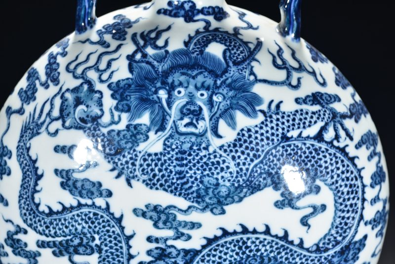 清 青花立龙纹抱月瓶 - 图4