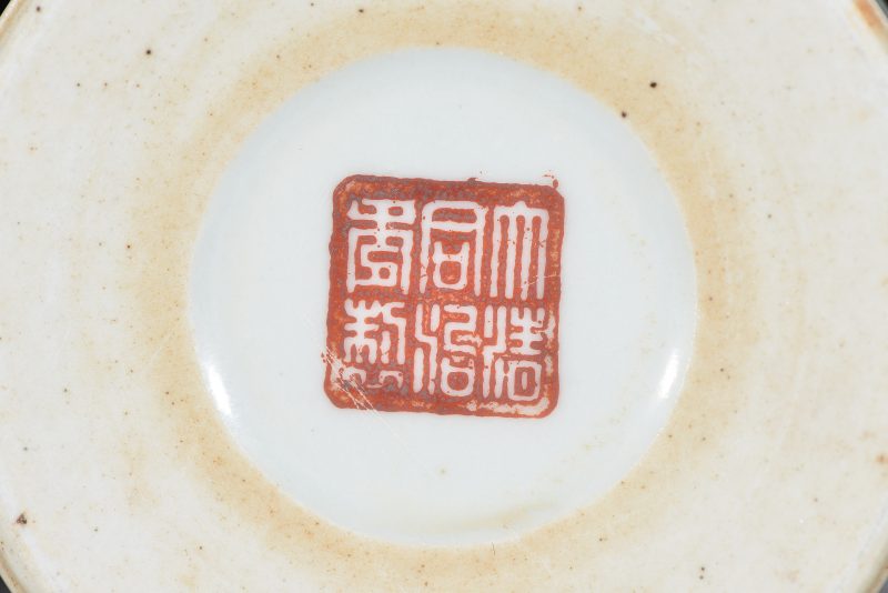 清 粉彩八破图笔筒 - 图6