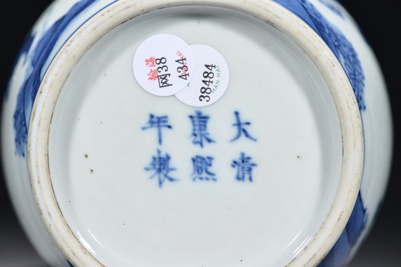 清 青花人物故事图棒槌瓶 - 图6