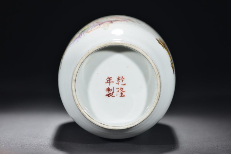 清 粉彩寿星童子图瓶 - 图5