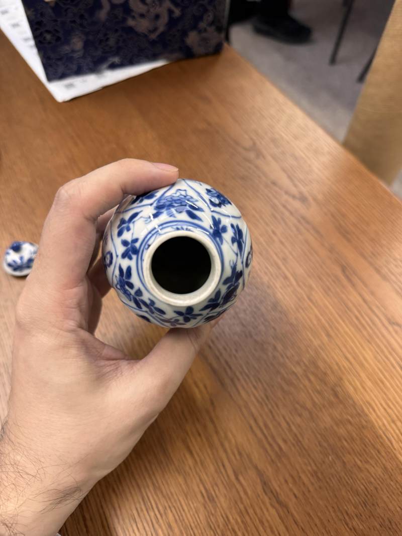 清康熙 青花仕女圖蓋罐 | Santos Collection | A Chinese blue and white 'ladies' jar and cover, Qing dynasty, Kangxi period - 图9