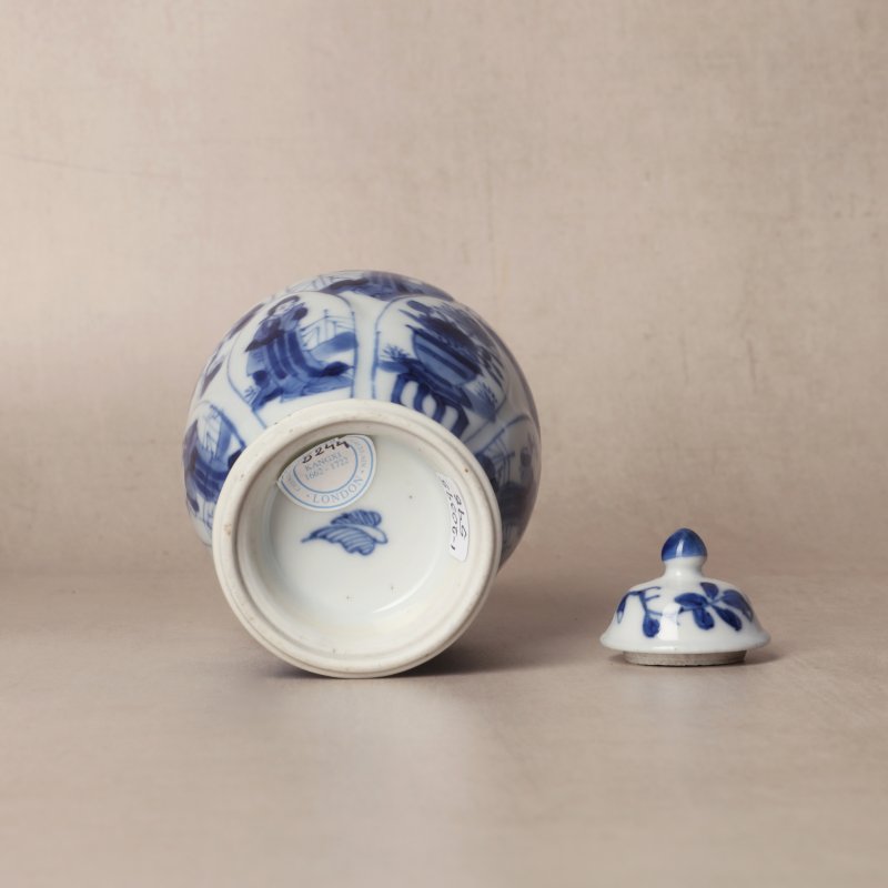 清康熙 青花仕女圖蓋罐 | Santos Collection | A Chinese blue and white 'ladies' jar and cover, Qing dynasty, Kangxi period - 图19