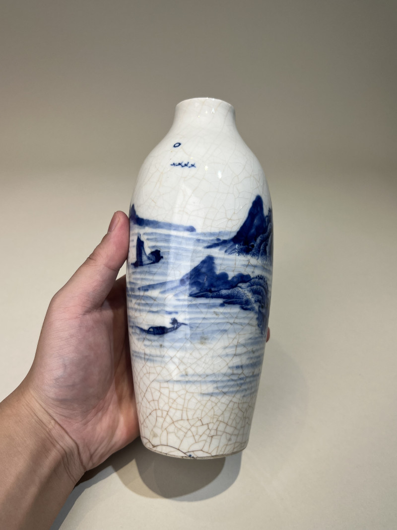 清乾隆 浆胎青花山水人物瓶 - 图4