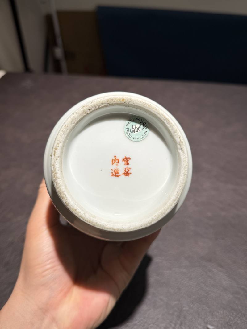 民国 浅绛朱玉廷款仕女灯笼瓶 - 图9