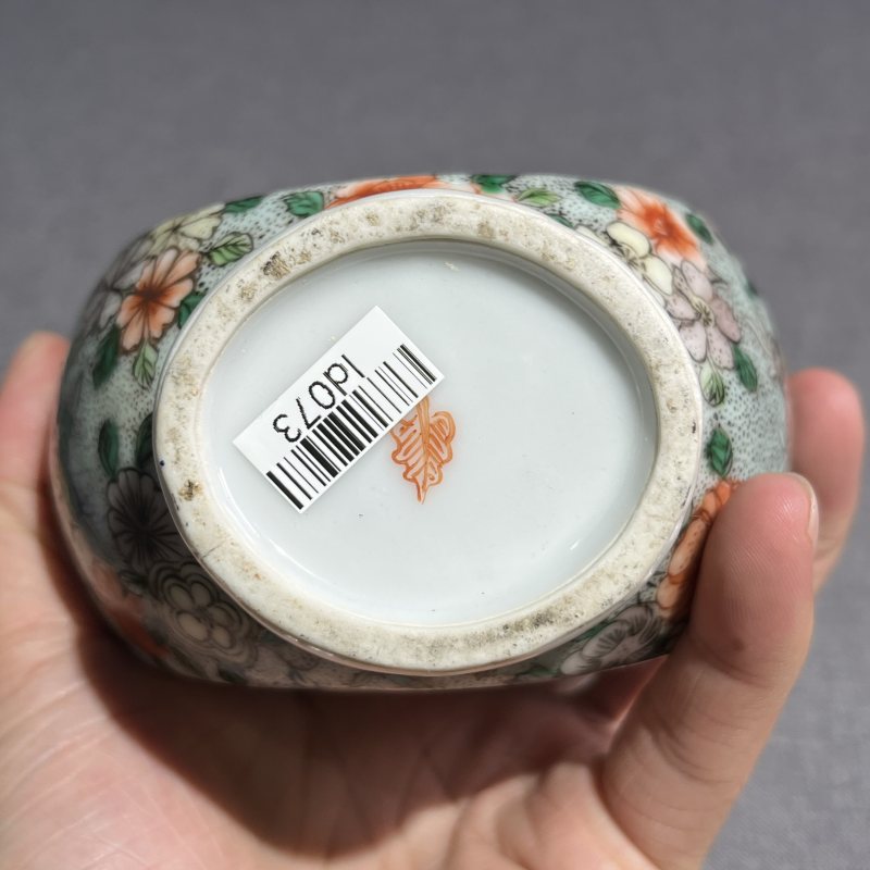清晚期五彩人物抱月瓶一对 - 图16