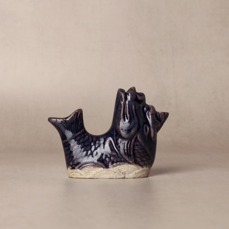 清康熙 素胎藍釉龍魚形水滴 | Santos Collection | A Chinese biscuit monochrome blue-glazed water dropper, Qing dynasty, Kangxi period - 图2