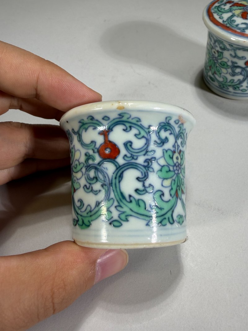 清雍正 斗彩缠枝花卉纹轴头一对 - 图6