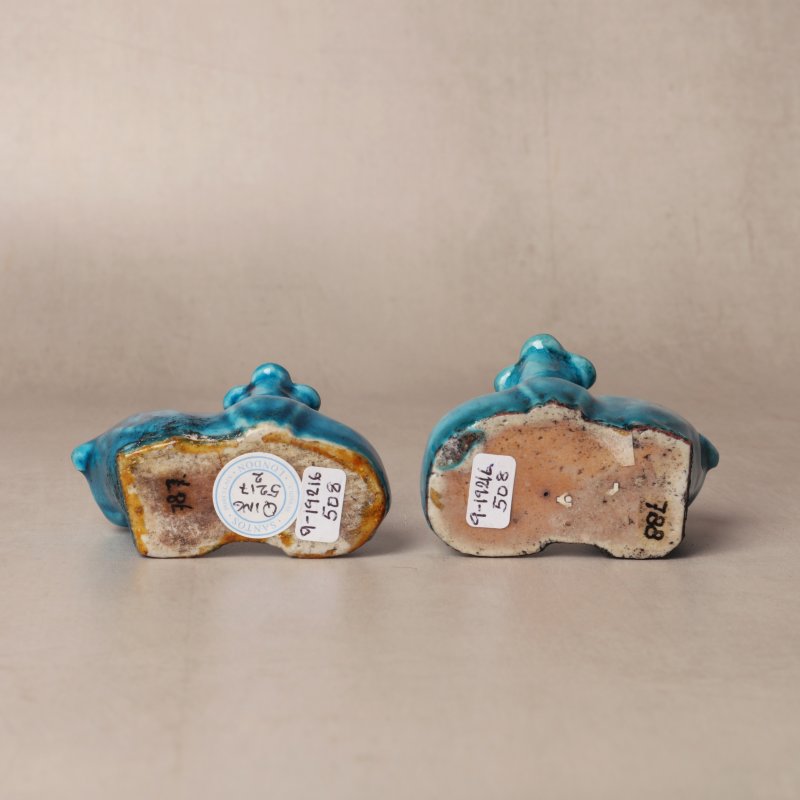 清康熙 松石綠釉太獅少獅像一對 | Santos Collection | Two Chinese monochrome turquoise-glazed 'Buddhist lion' figures, Qing dynasty, Kangxi period - 图11