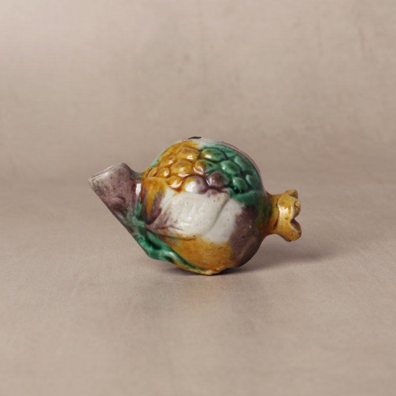 清康熙 三彩石榴型小水滴 | Santos Collection | A small Chinese sancai-glazed 'pomegranate' water dropper, Qing dynasty, Kangxi period - 图1