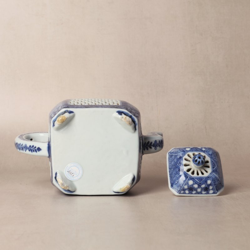 清乾隆 青花鏤空茶蓋壺 | Santos Collection | A Chinese export blue and white reticulated teapot and cover, Qing dynasty, Qianlong period - 图19