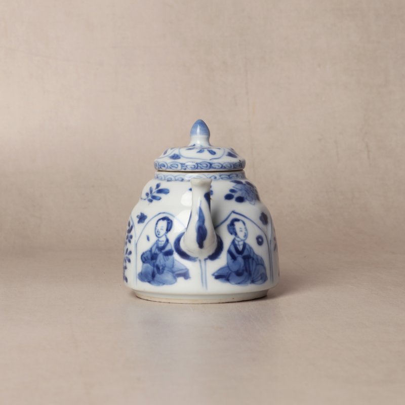 清康熙 青花花卉紋小茶蓋壺 《玉》款 | Santos Collection | A small Chinese blue and white 'blossoms' teapot and cover, Qing dynasty, Kangxi period - 图11