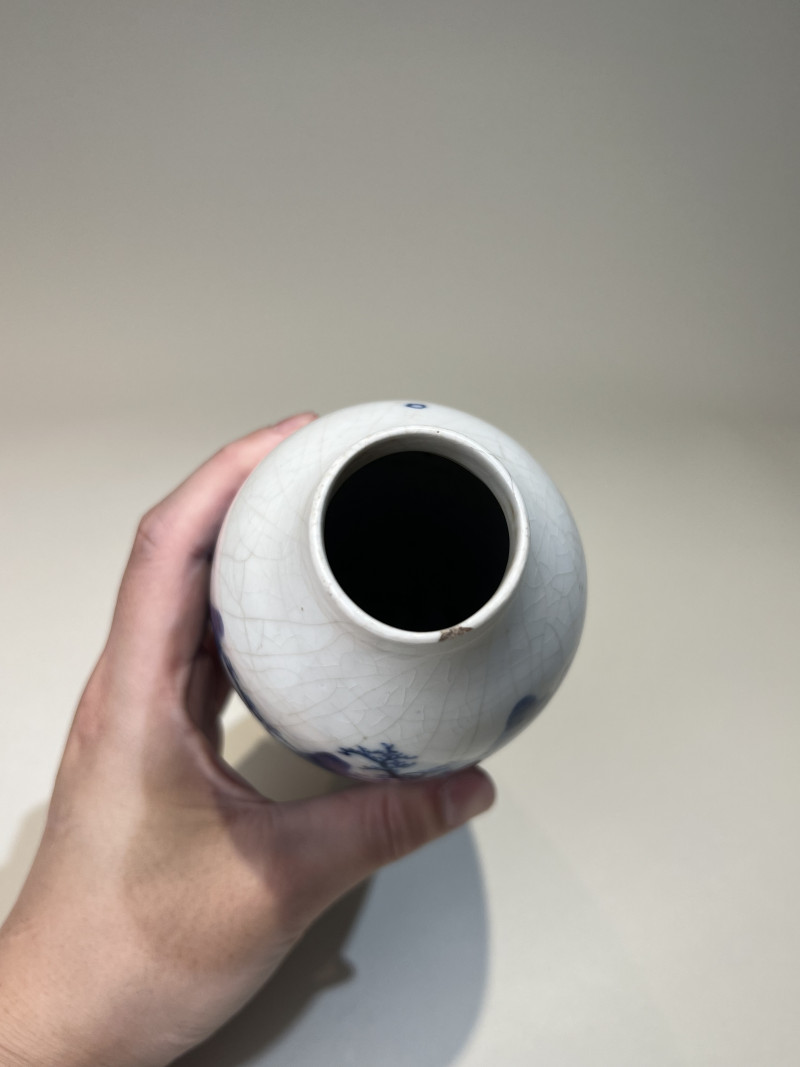 清乾隆 浆胎青花山水人物瓶 - 图6