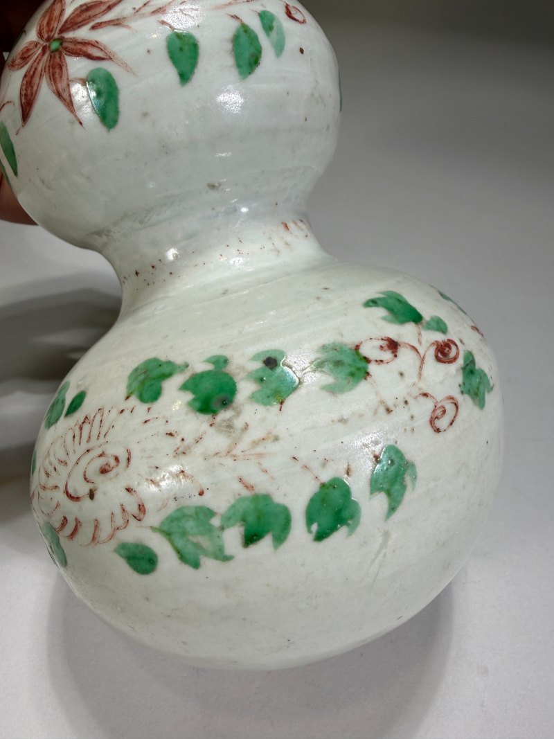 明 红绿彩缠枝花卉纹葫芦瓶 - 图9
