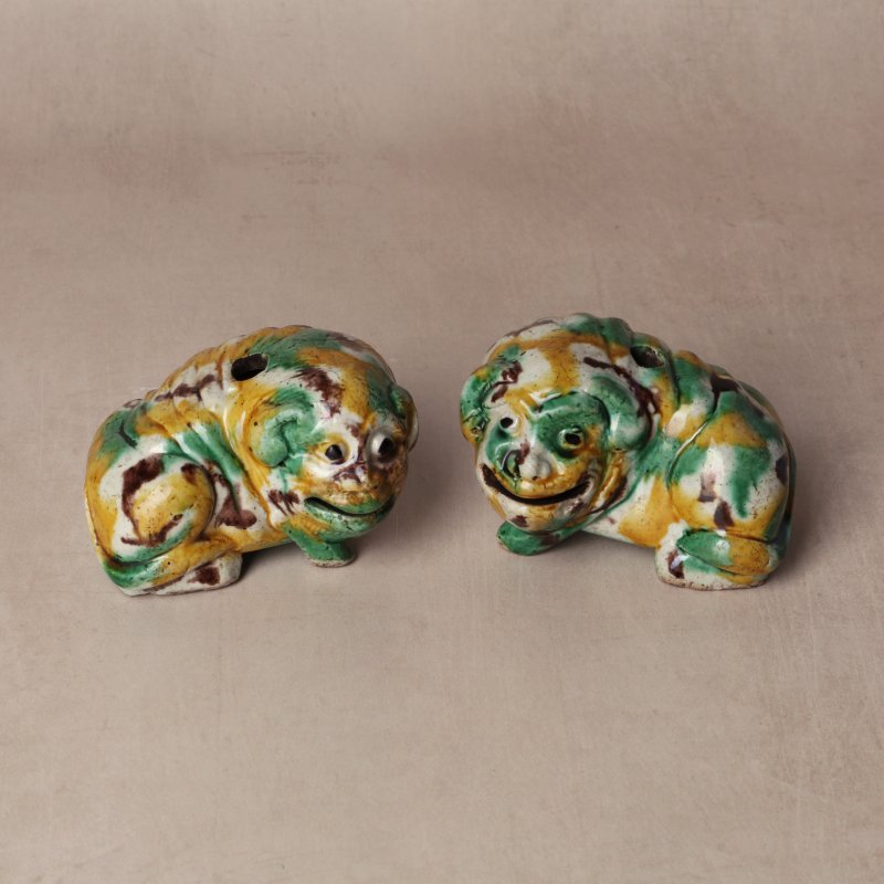 清康熙 卵白綠釉瑞獸像一對 | Santos Collection | A pair of Chinese egg and spinach-glazed 'mythical beast' figures, Qing dynasty, Kangxi period - 图19