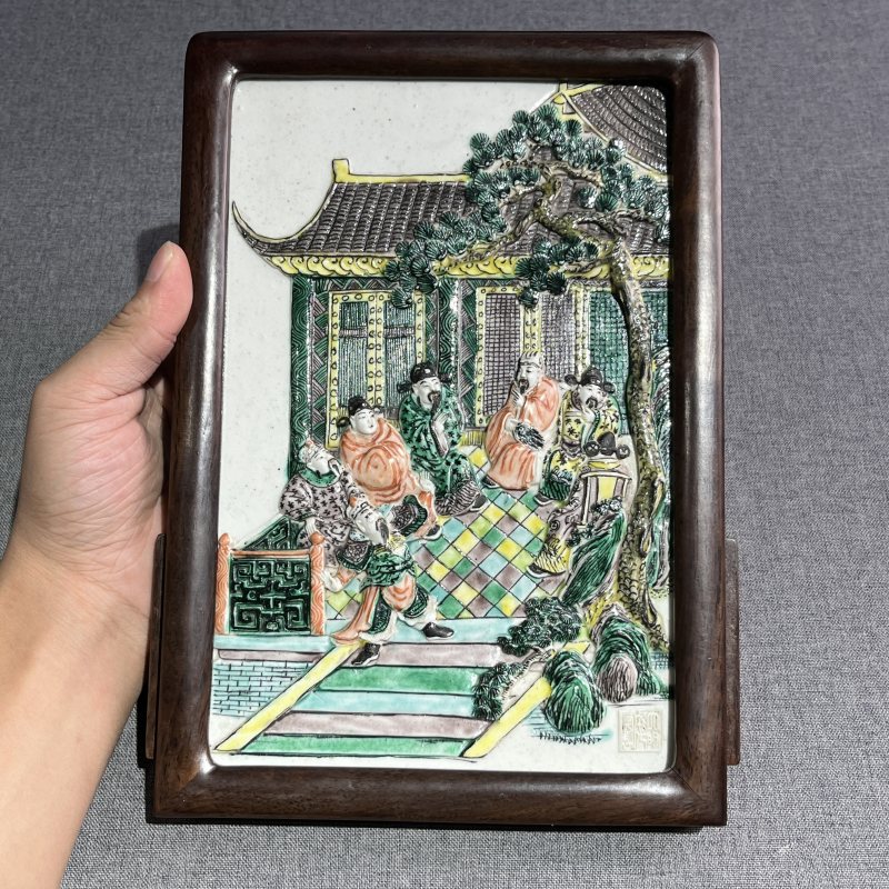 清晚期五彩高浮雕人物纹瓷板 - 图4