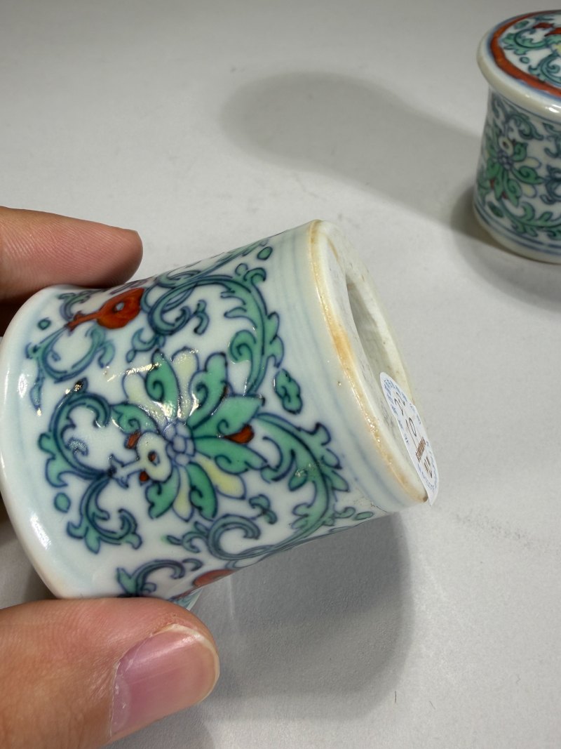 清雍正 斗彩缠枝花卉纹轴头一对 - 图9