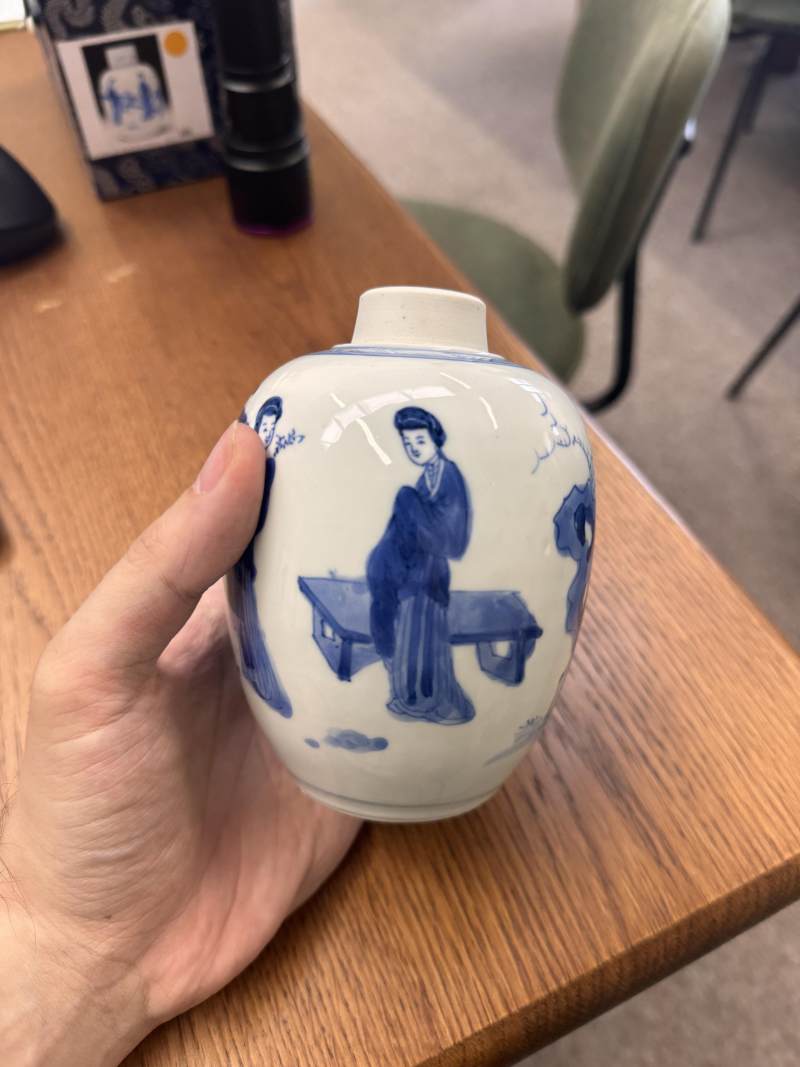 清康熙 青花仕女圖蓋罐 | Santos Collection | A Chinese blue and white 'ladies' jar and cover, Qing dynasty, Kangxi period - 图16