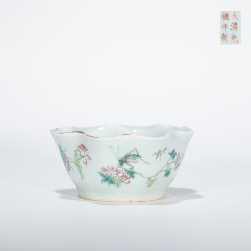 清光绪 青地粉彩花卉花口杯