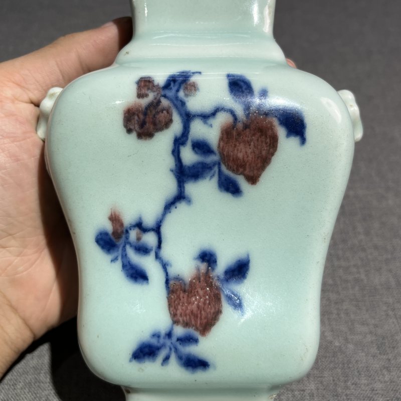 清乾隆粉青青花釉里红折枝花卉纹方瓶 - 图5