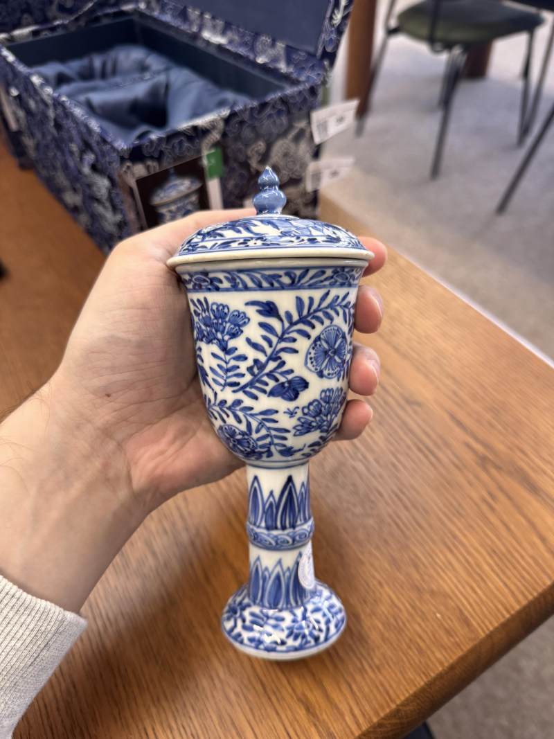 清康熙 青花花卉紋高足蓋盃 | Santos Collection | A Chinese blue and white goblet and cover, Qing dynasty, Kangxi period - 图13