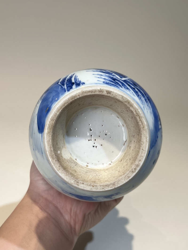 清雍正 青花山水人物撇口瓶 - 图9