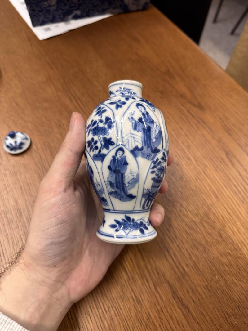 清康熙 青花仕女圖蓋罐 | Santos Collection | A Chinese blue and white 'ladies' jar and cover, Qing dynasty, Kangxi period - 图11