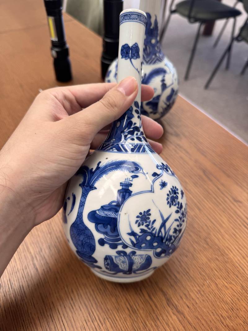清康熙 青花花卉紋直頸瓶一對 | Santos Collection | A pair of Chinese blue and white bottle vases, Qing dynasty, Kangxi period - 图22