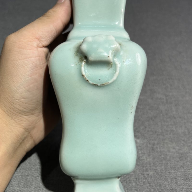 清乾隆粉青青花釉里红折枝花卉纹方瓶 - 图6