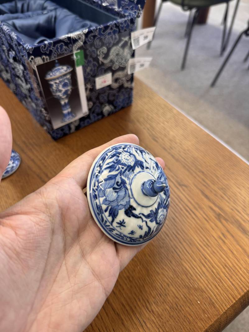 清康熙 青花花卉紋高足蓋盃 | Santos Collection | A Chinese blue and white goblet and cover, Qing dynasty, Kangxi period - 图15