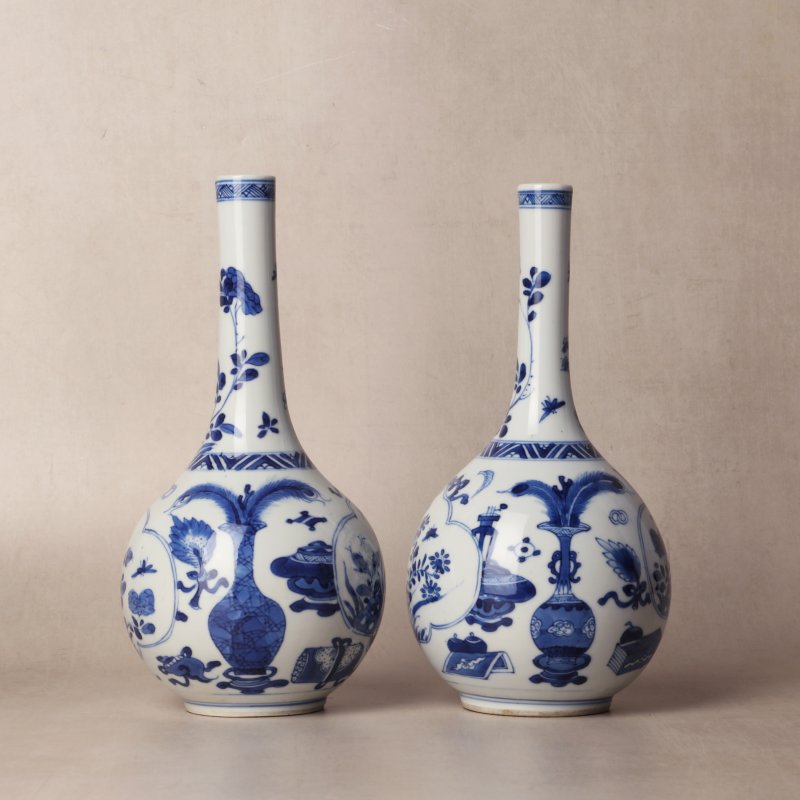 清康熙 青花花卉紋直頸瓶一對 | Santos Collection | A pair of Chinese blue and white bottle vases, Qing dynasty, Kangxi period - 图12